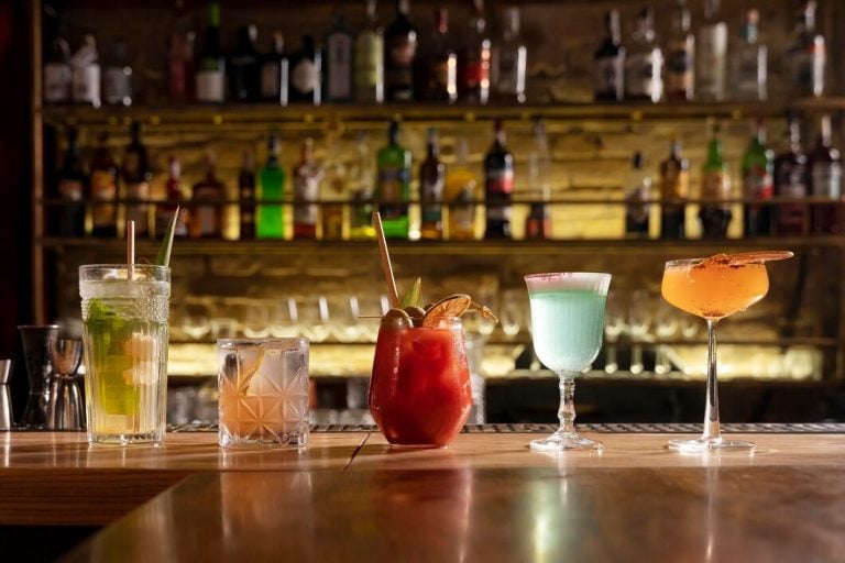 cocktail lounge
